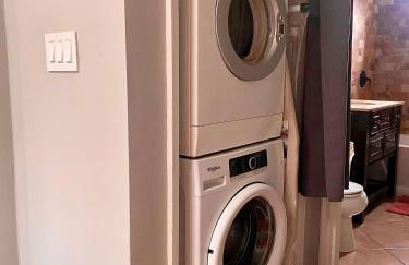 Easy PATH&Bus access- NYC| designer home + Deck. - Photo 54