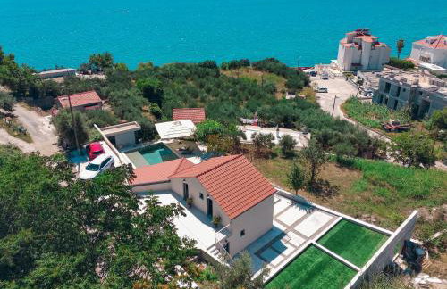 Mediterranean Oasis Seaside Villa with Pool - Foto 4