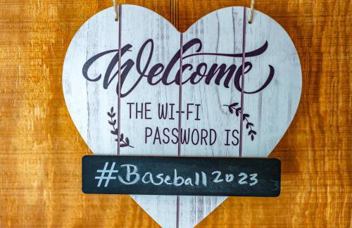 Spacious 5 Bedroom Cabin with Riverview & Black Lake Access - Foto 63