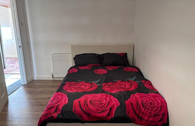 Spacious 2-bed Apartment in Hornchurch - Foto 5