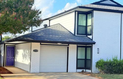 Arlington Entertainment District Home Purple Door - Foto 18