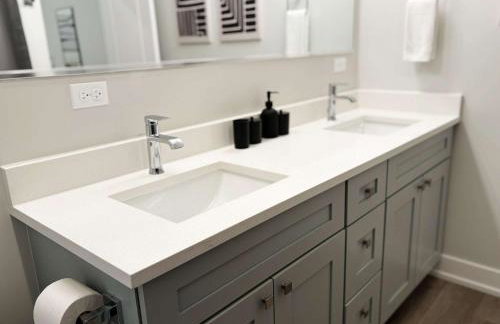 Warrenville Retreat 4BR 3 Bath Townhouse - WV2 - Foto 42