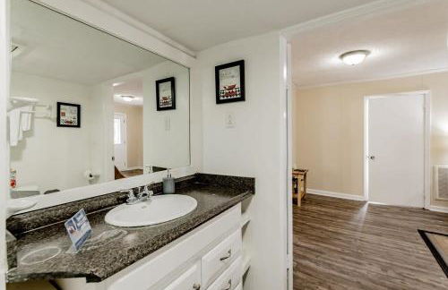 15mins to Downtown- Adorable on Taylor Both Units - Photo 18