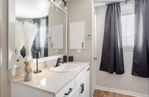 Luxury Apartment in Bricktown Riverwalk - Photo 15