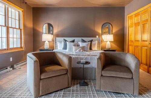 8BR Luxury Maplewood Manor, Hot Tub & Fire Pit - Foto 26