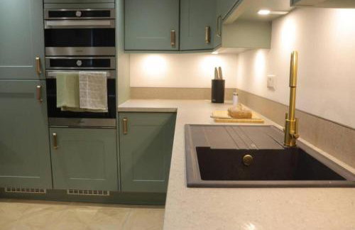 Huddersfield Lux 2 Bedroom Apartment & Opposite Train Station & City Centre - Foto 25