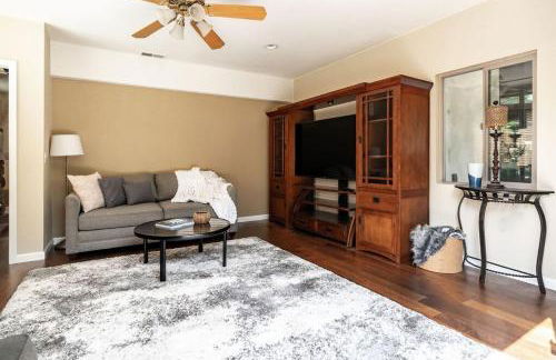 Resort style back yard heated pool and spa - Foto 45