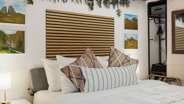 Coast PalmTree Yard 2BR Block from Beach - Photo 3, Room