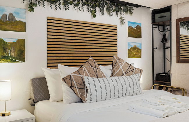 Coast PalmTree Yard 2BR Block from Beach - Photo 3