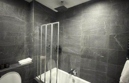 Home Near Etihad, Free Parking, Workplace & Garden - Foto 27