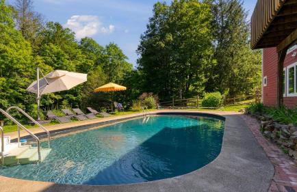 Historic Barn Retreat w Pool Pond Views Longview Pond Lodge by AvantStay - Foto 55