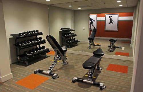 Stylish 2 Bed 2.5 Bath Condo Near Beverly Hills. - Photo 30