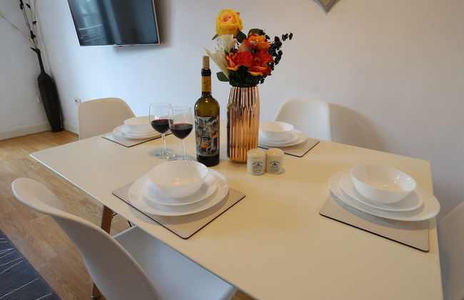 O2 Mailbox Central Premier Apartment - Photo 9