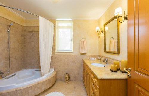 Malena Villa, beach retreat, By ThinkVilla - Photo 24