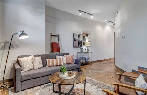 Modern, Insta-Worthy 2B Townhome in Walkable Springfield! - Photo 2