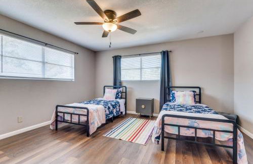 Farmhouse With Amazing Pool at Wester Hills Temple - Photo 5