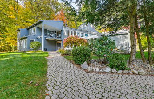 7 Mi to Skiing Lake George Home with Large Patio - Foto 44