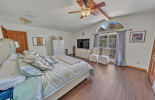 NEW! Huge Game Room, Hikeable, Red Rock View, Fireplace, Ping Pong, Yoga, Golf Course, Pickle Ball! - Foto 12