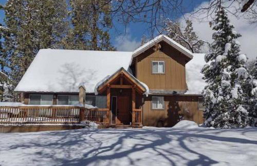 Sequoia Retreat- Spacious Cabin, Hot tub, & Sundeck - Foto 26