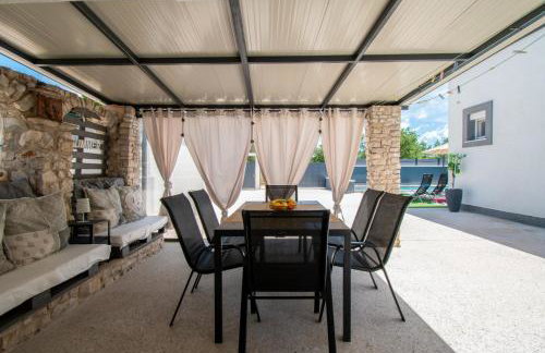 Villa Marsel with Pool & Jacuzzi by Istrabook - Foto 9