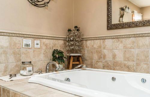 Lazy River Cabin: Lakefront Stay - Foto 6