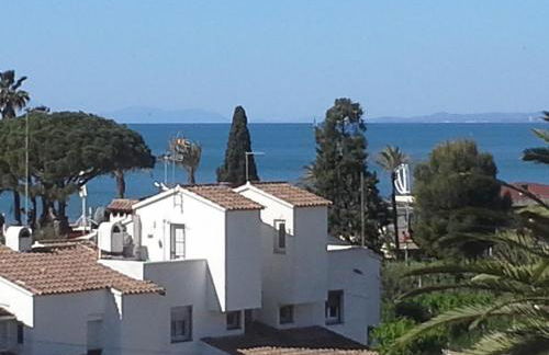 50 m de la plage! Proche du centre ville! Piscine! Vue sur mer et montagnes! Wifi! 2 vélos à disposition! - Photo 14