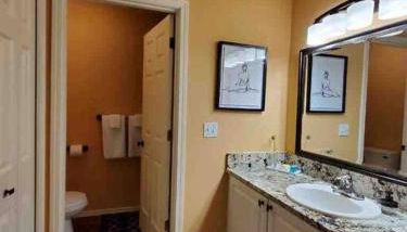 Solar Half-Plex with Chic Style in Country Glen - Foto 5