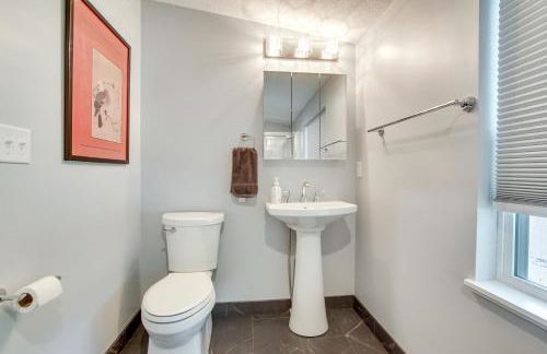 Bright and Sunny Getaway with Bikes 1 Mi to ESU! - Foto 28