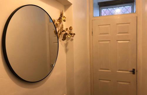 Comfortable Home From Home Bolton Central - Sleeps - 10 - Foto 35