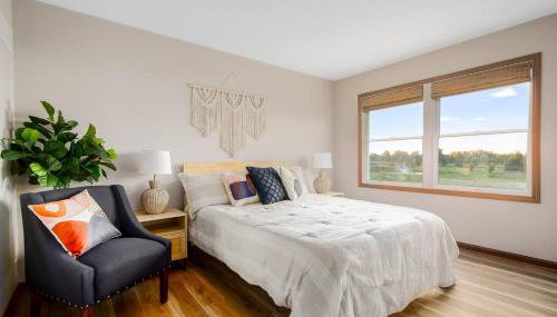 Boho Cleveland Bungalow - Sun-Drenched 2BR with Deck - Foto 2