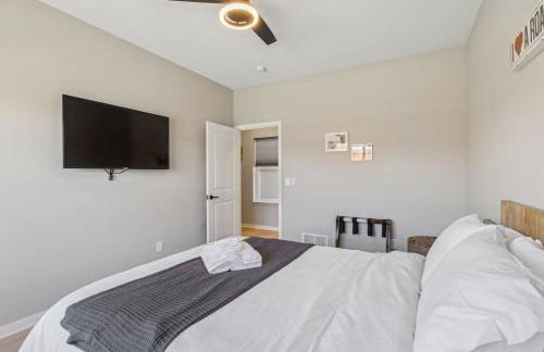 Family Fun Near Cedar Point - Rooftop Lake Views - Photo 16