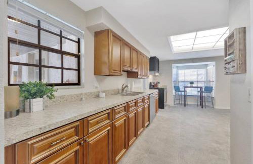 Huge 8BR wHTD Pool Ensuites Games Near Beach - Foto 34