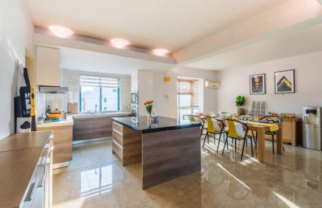 Ri Yue Xing Cheng Apartment 19 - Photo 1