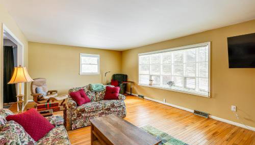 9 Mi to Lake George Village Home in Queensbury - Foto 4