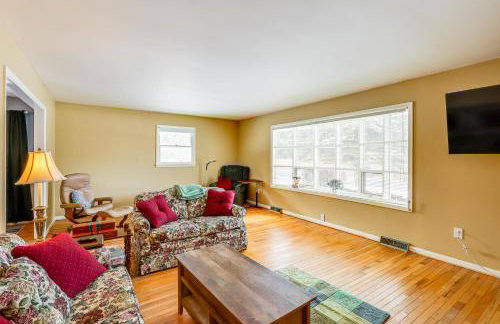 9 Mi to Lake George Village Home in Queensbury - Foto 4