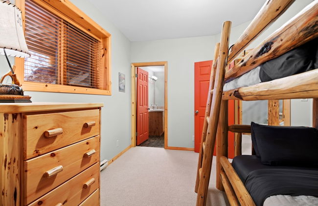 MODERN 4,500 sqft Ski Chalet: 5 Br + 6 Ba | Pool Table | Pool + PRIVATE Hot Tub - Photo 14