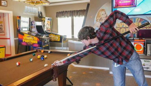 Lakefront Mansion on 10 Acres - Sleeps 15-45 - Foto 3, Game Room