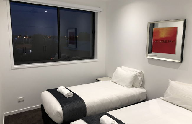 Nouveau on Young - Photo 3