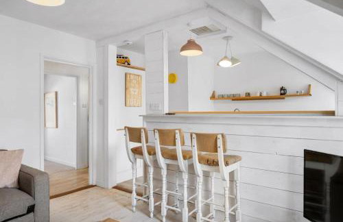 Beach-Style Flat 2 Min Walk to Tolcarne Beach - Foto 1