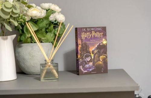 Family-Friendly 2-Bed Home with Games & Fireplace - Foto 19