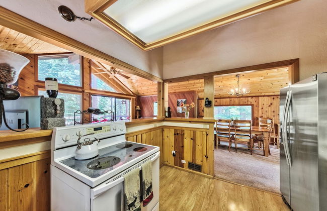 Central Clean Home with Hot Tub Near Ski - Photo 8