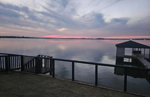 Lakefront Cottage with Hot Tub & Sunset Views - Foto 13