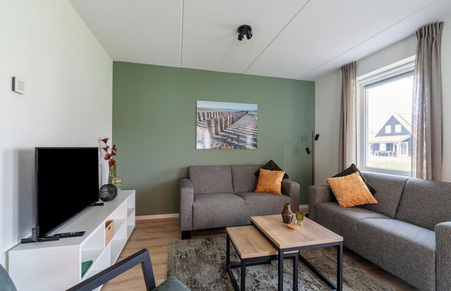 Luxurious Holiday Home With Parking - Photo 16