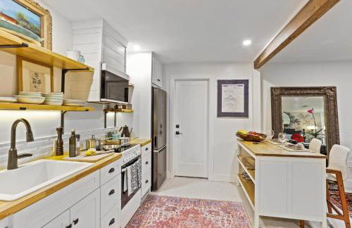 The Lilly- Enchanting Downtown Studio - Foto 17