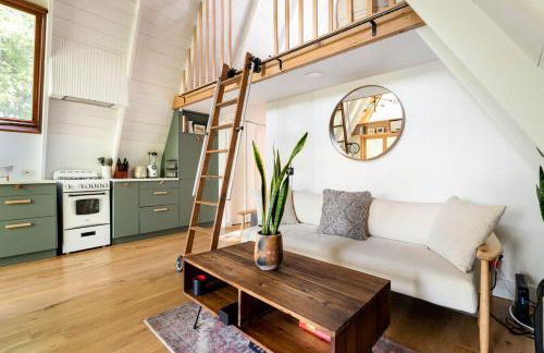 Modern A-Frame Cabin with Loft, Firepit and Grill - Foto 36