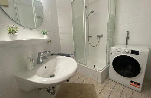 Stilvolles Apartment mit Balkon, Küche & Parkplatz - Waldstetten Zentrum - Foto 6