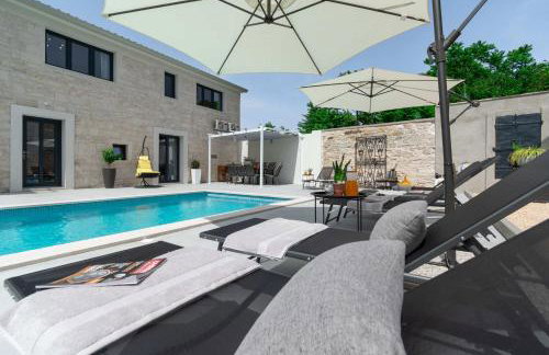 Designer Villa Simone - Modern & Heritage Style with Office - Foto 16