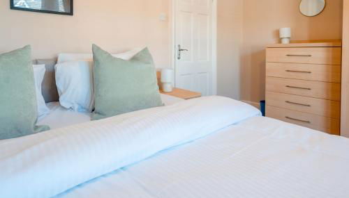 Spacious home 3 min from station - Photo 4