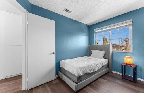 Colorful and Cozy Haven with Heated Pool - Foto 17