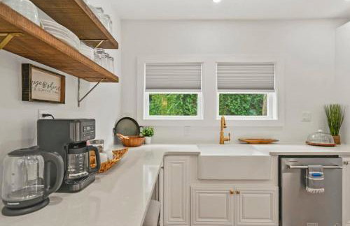 Remodeled Historic 1800s Carriage House, The Castle Garden, Colonial Modern Mansion - Foto 14